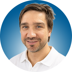 Dr. med. Christopher Bach